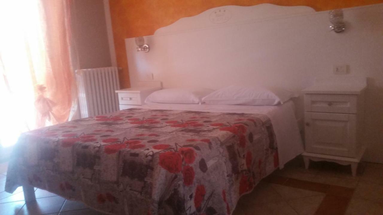 Il Rifugio Di Dante Bed & Breakfast ซินาลุงกา ภายนอก รูปภาพ